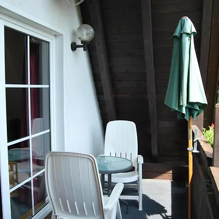 Gemuetliche Mit Grossem Garten